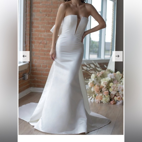 UNALTERED, NEW wedding dress! Purchased from Aisle on Veil on 6/8 off the rack. - Picture 5 of 5